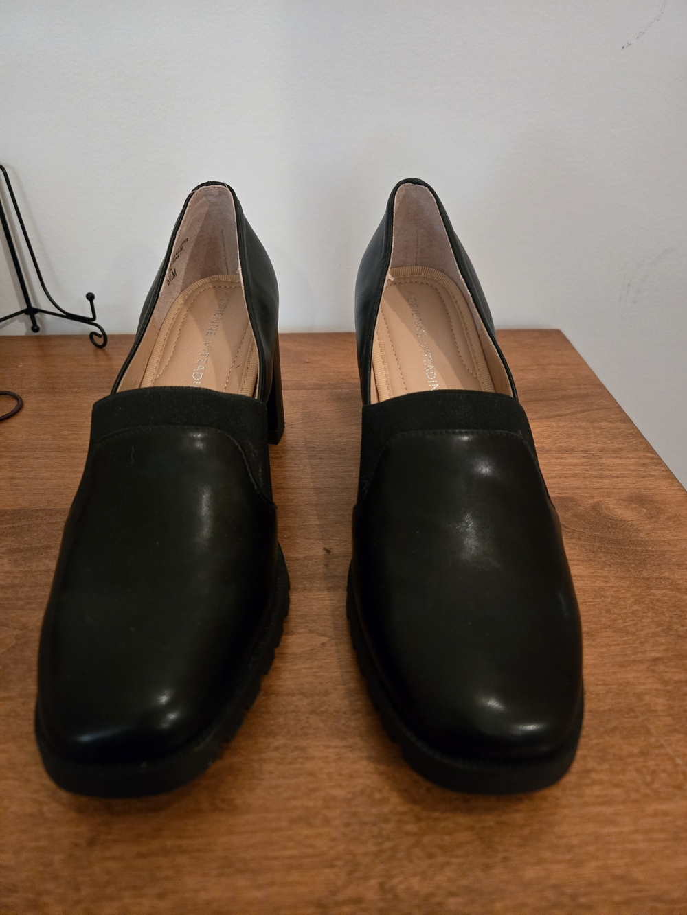 Adrienne Vittadini Like New   6 1/2 M  Black